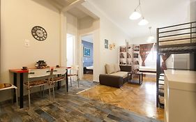 Cosy Down Town Apartment Themis